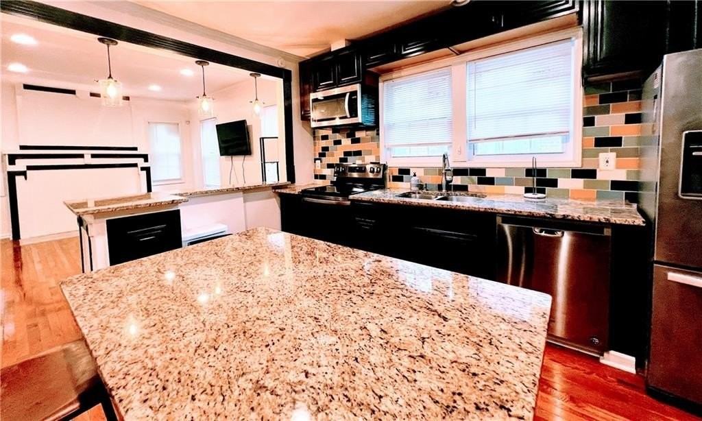 814 Moreland Ave Se - Photo 3 of 15