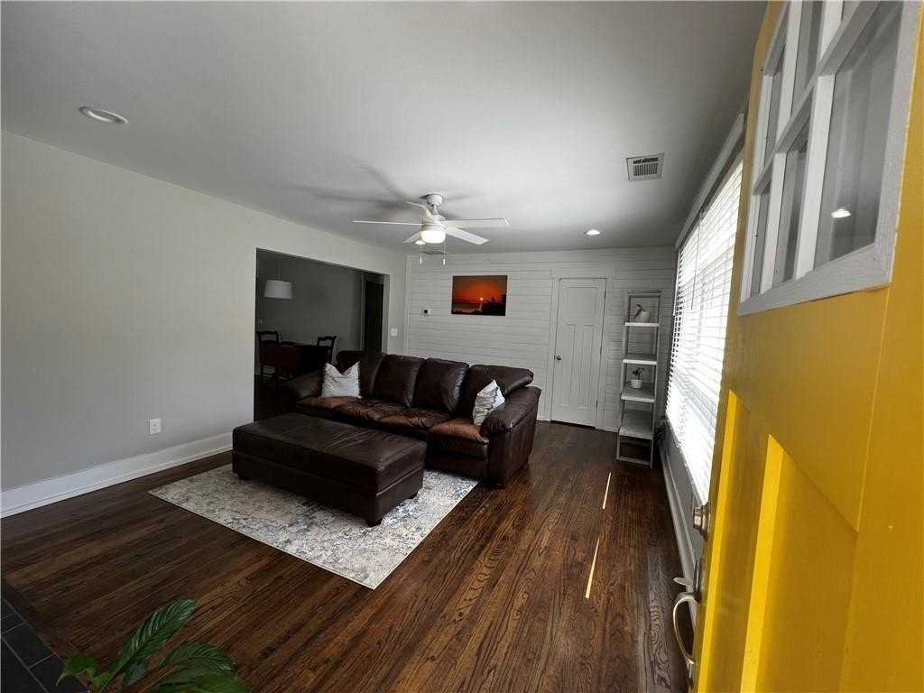 1611 Wellswood Dr Se - Photo 4 of 16