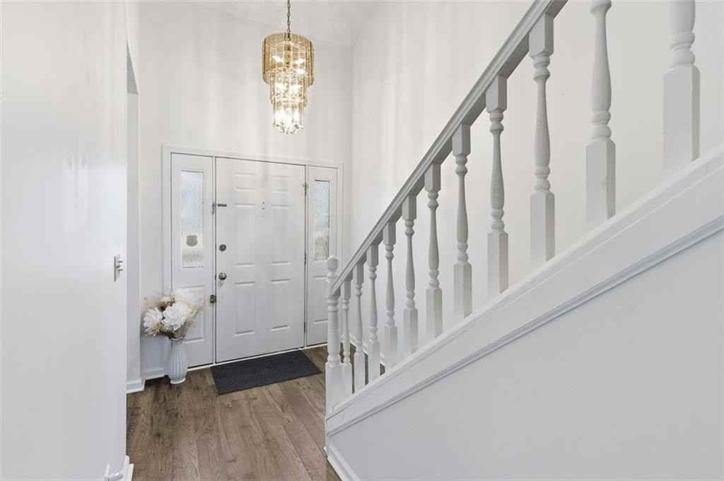 1512 Stoneleigh Way - Photo 3 of 24