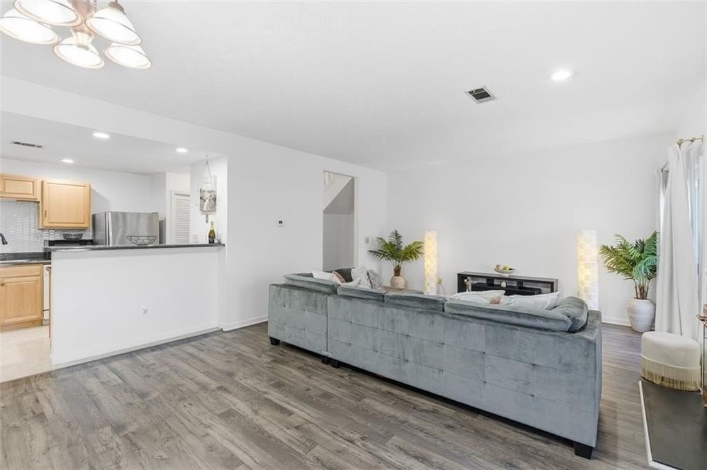 1512 Stoneleigh Way - Photo 7 of 24