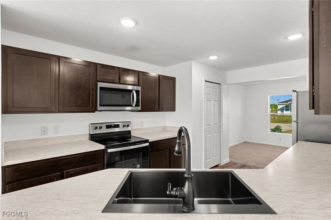 428 Piedmont St - Photo 6 of 31