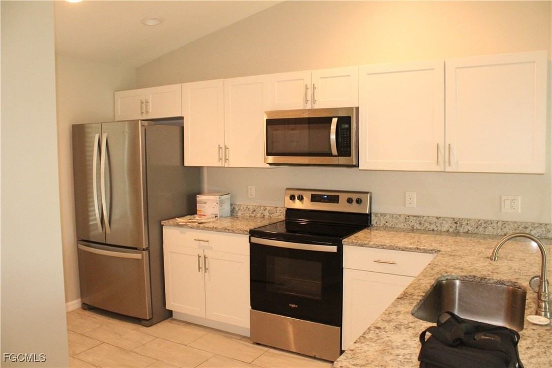 912 Sw 39th Ter Apt 204 #204 - Photo 2 of 14