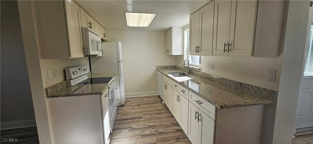 1506 Edgewater Cir Apt 2 #2 - Photo 6 of 16