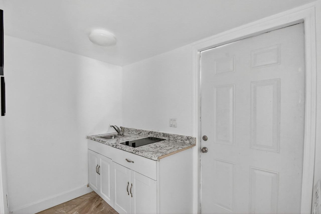 Ne 130th St - Photo 3 of 6