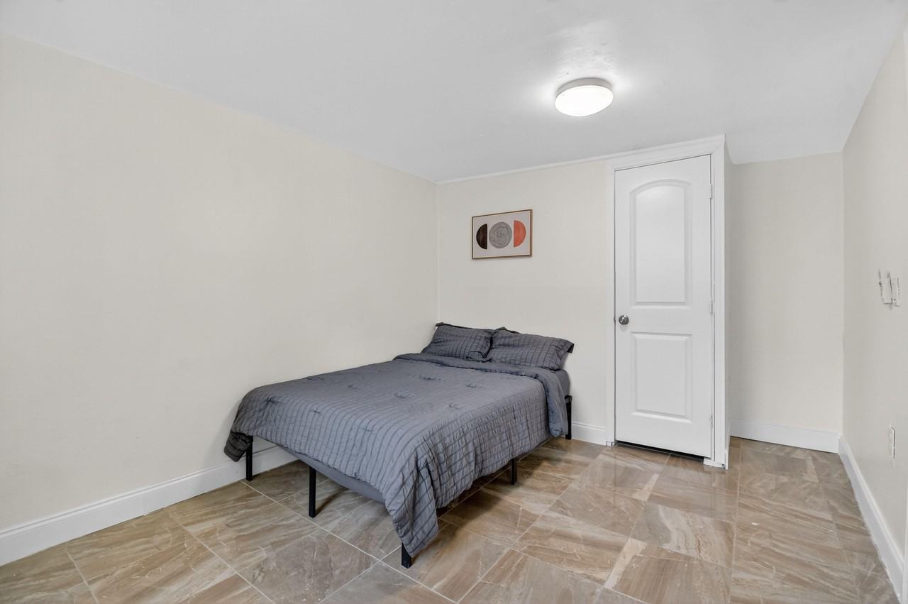 Ne 130th St - Photo 5 of 6