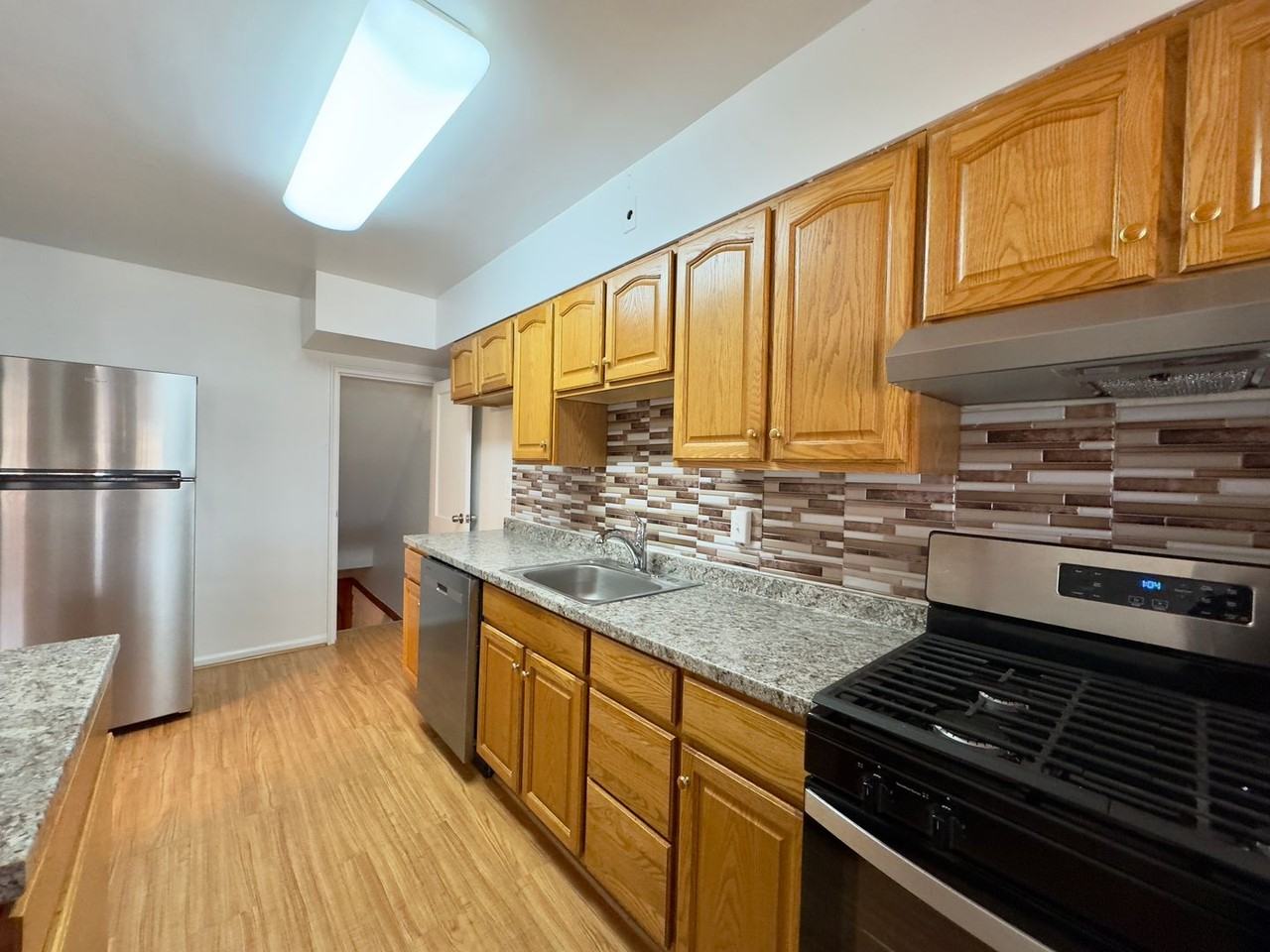 5466 Addington Rd - Photo 7 of 23