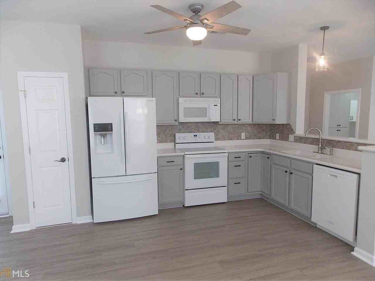 2310 Applegate Ln - Photo 3 of 28