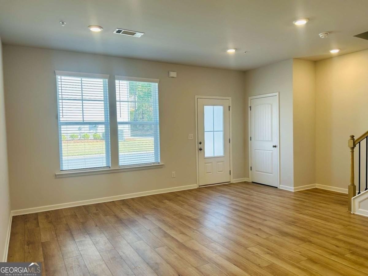 140 Reese St - Photo 5 of 41