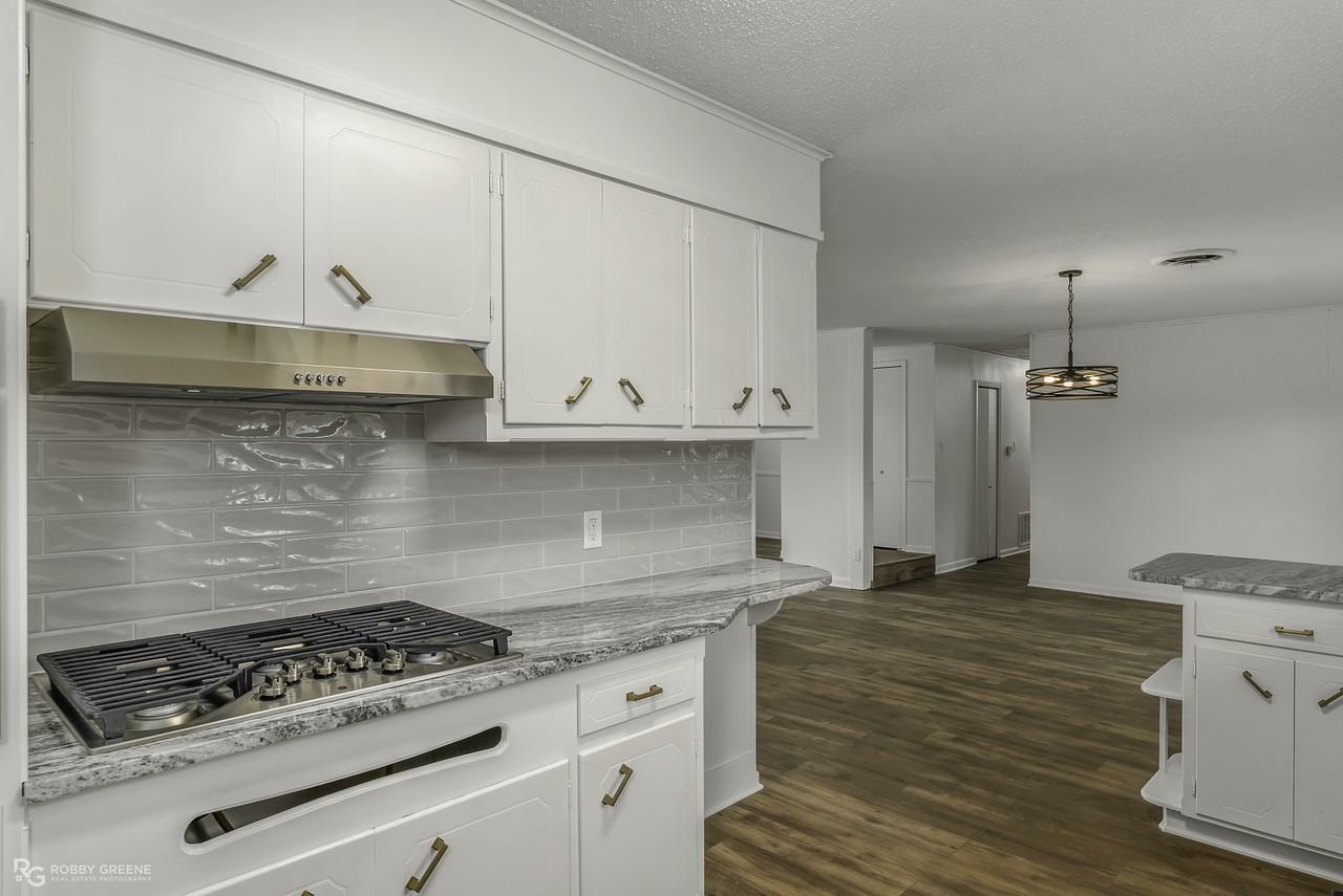 2425 Belmont Blvd #1 - Photo 3 of 20