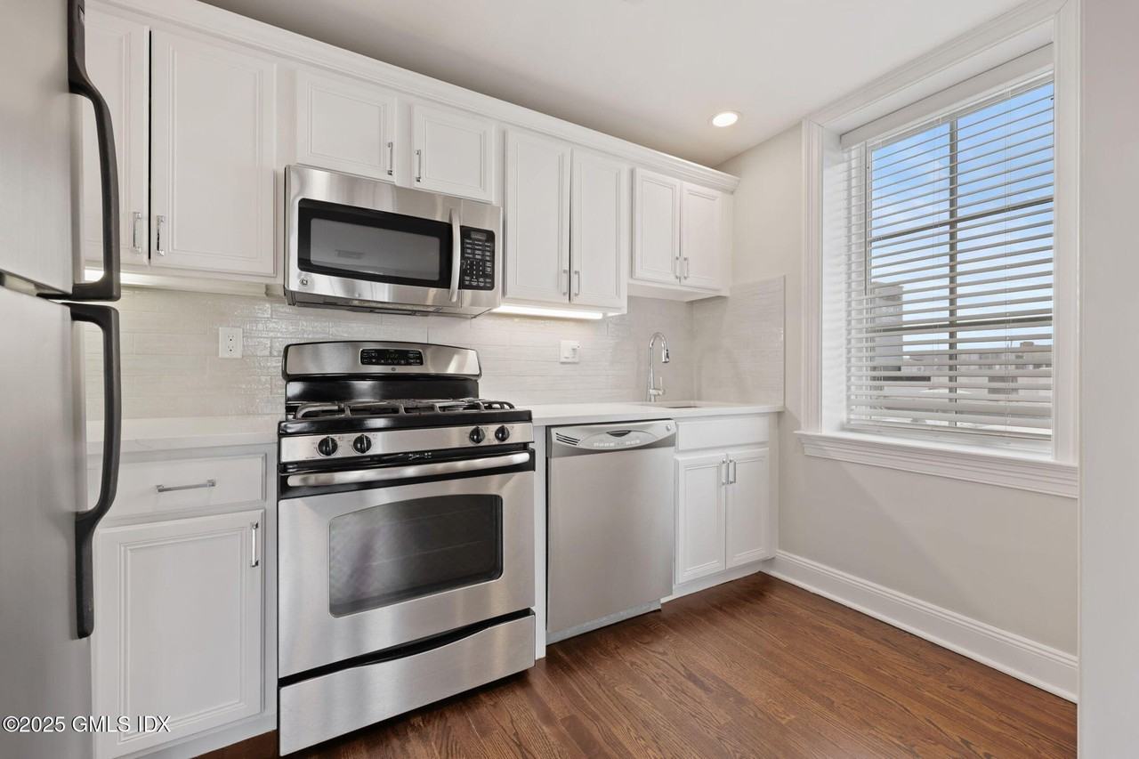 2 E Elm St #35 - Photo 6 of 26