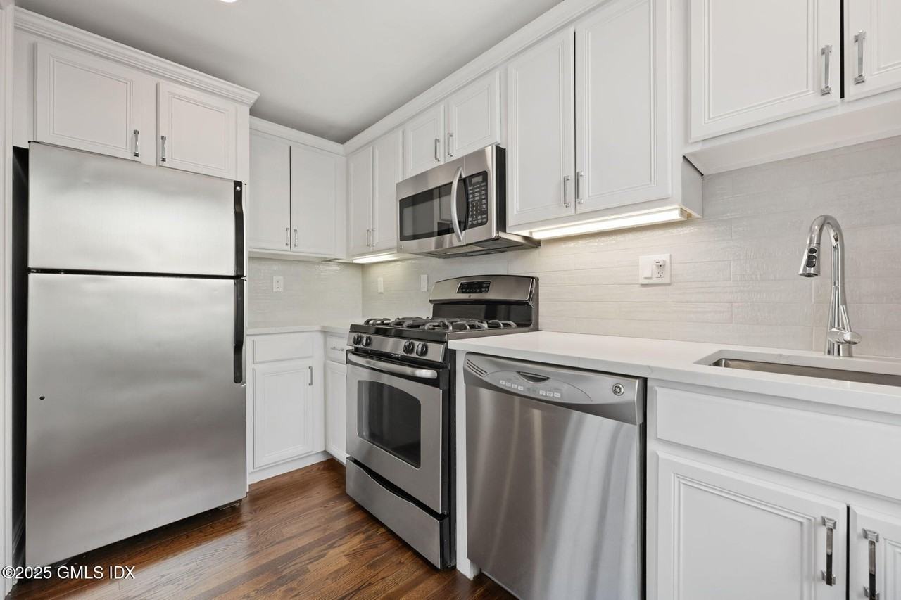 2 E Elm St #35 - Photo 7 of 26