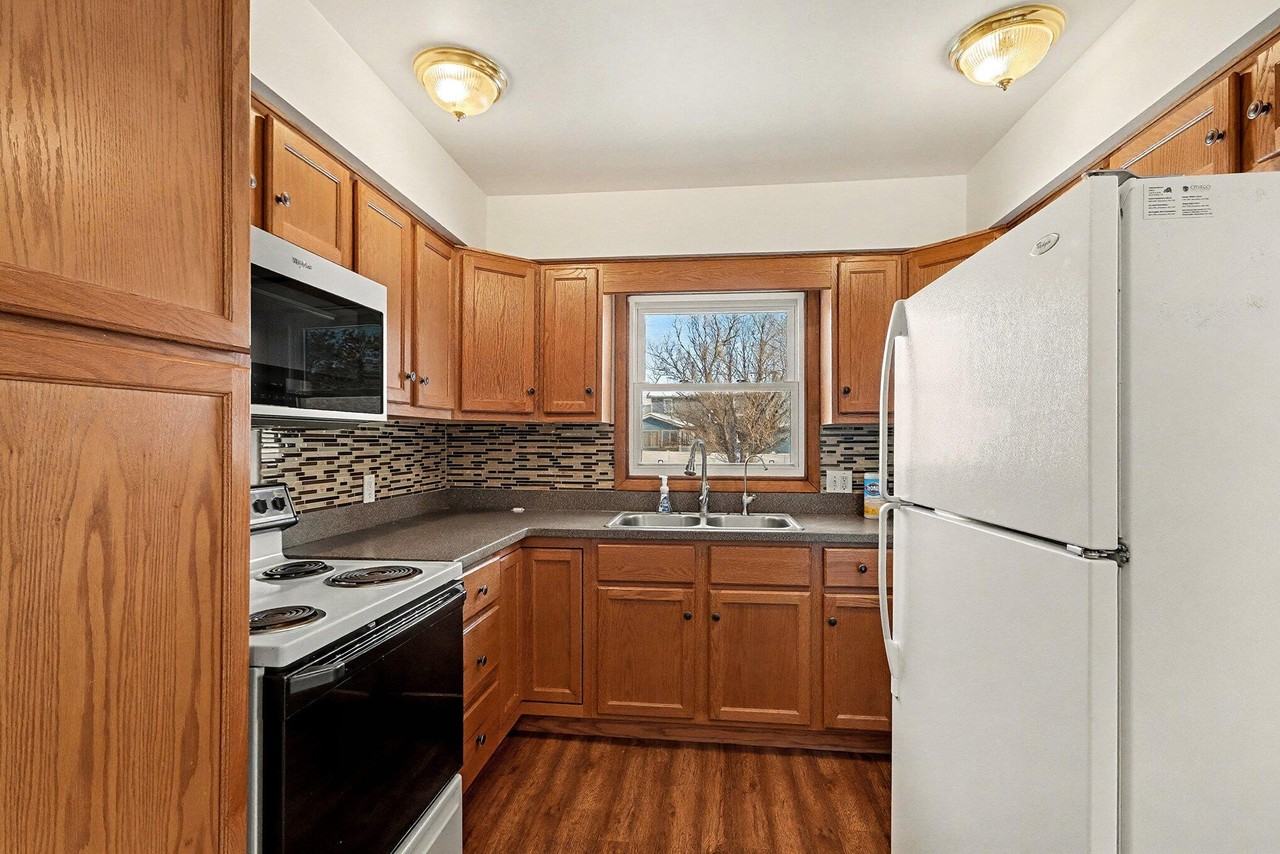 411 Walden Dr - Photo 6 of 20