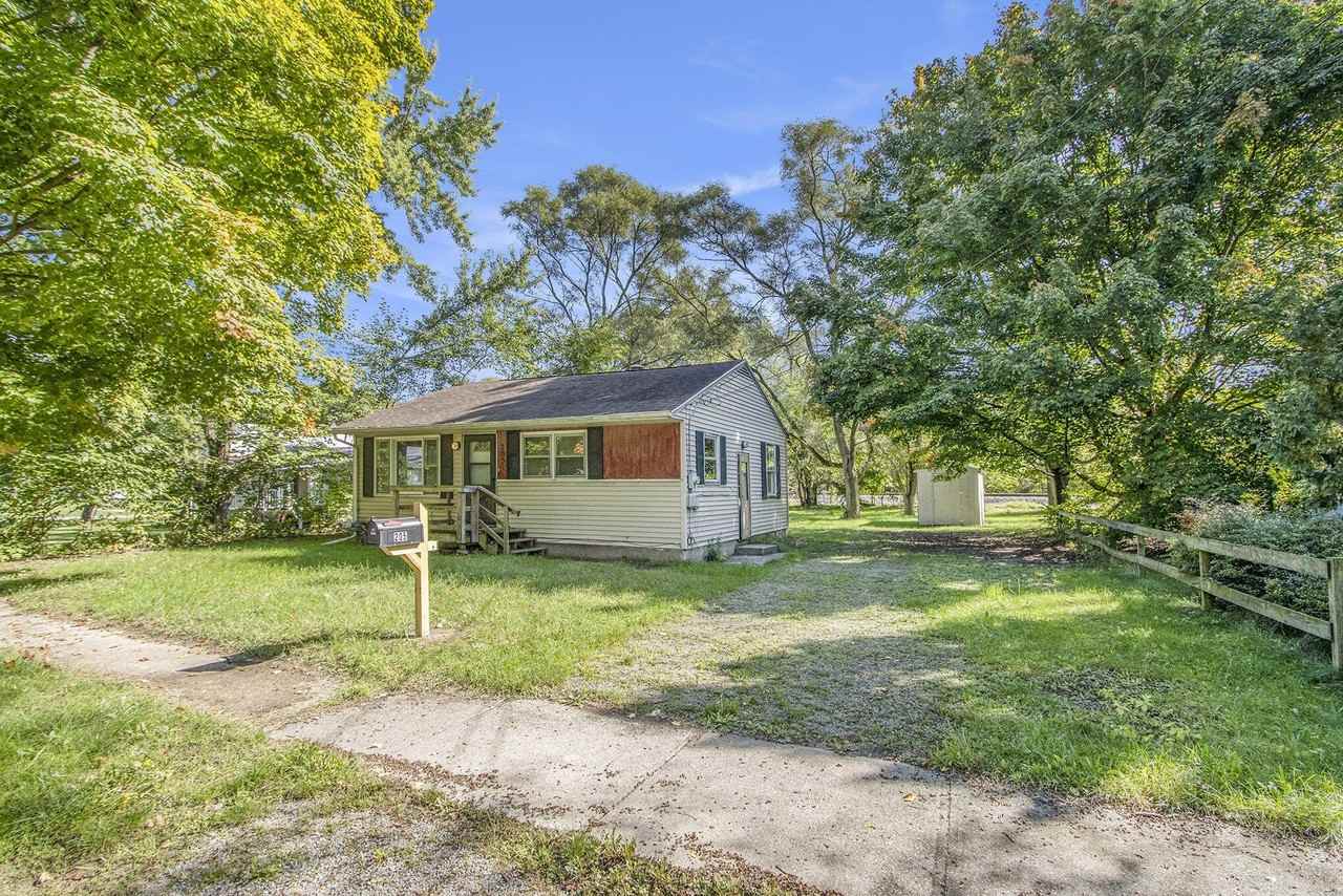 205 Pleasant St - Photo 2 of 22