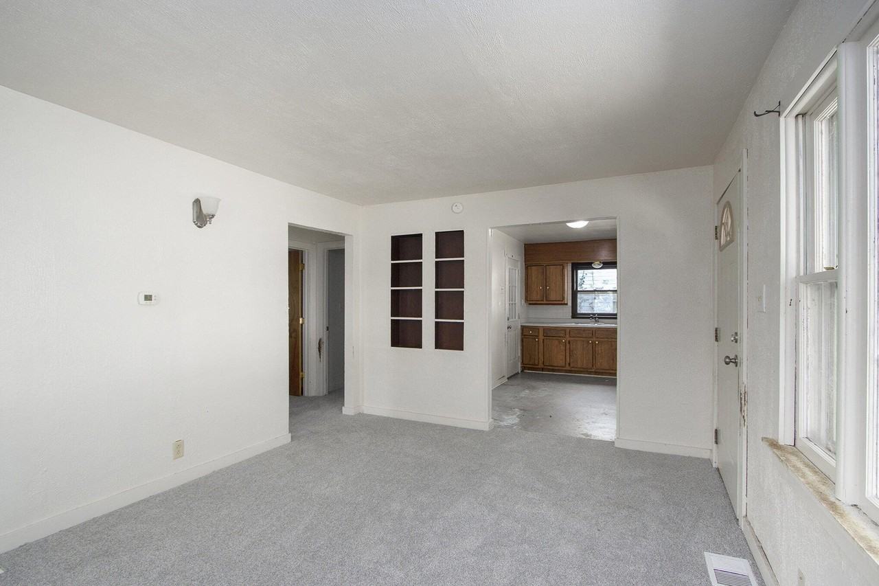 205 Pleasant St - Photo 6 of 22