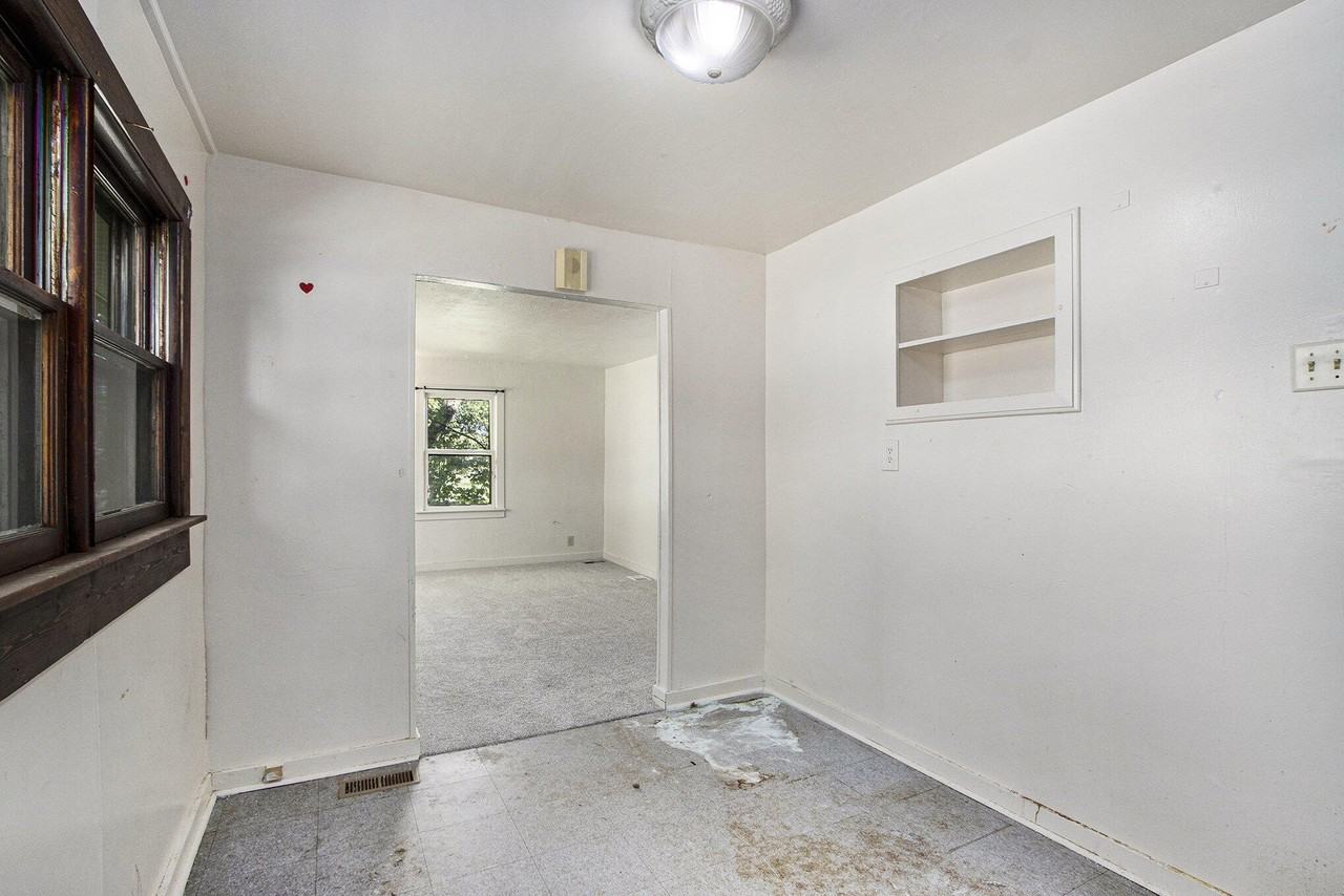 205 Pleasant St - Photo 7 of 22