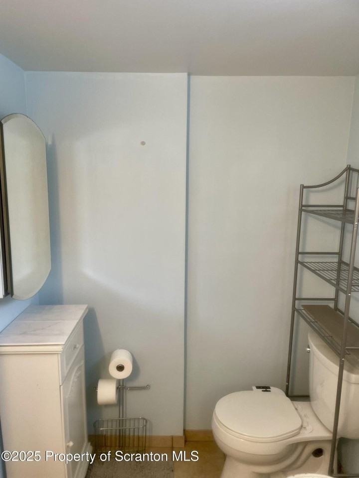 1427 Layton Rd - Photo 6 of 12