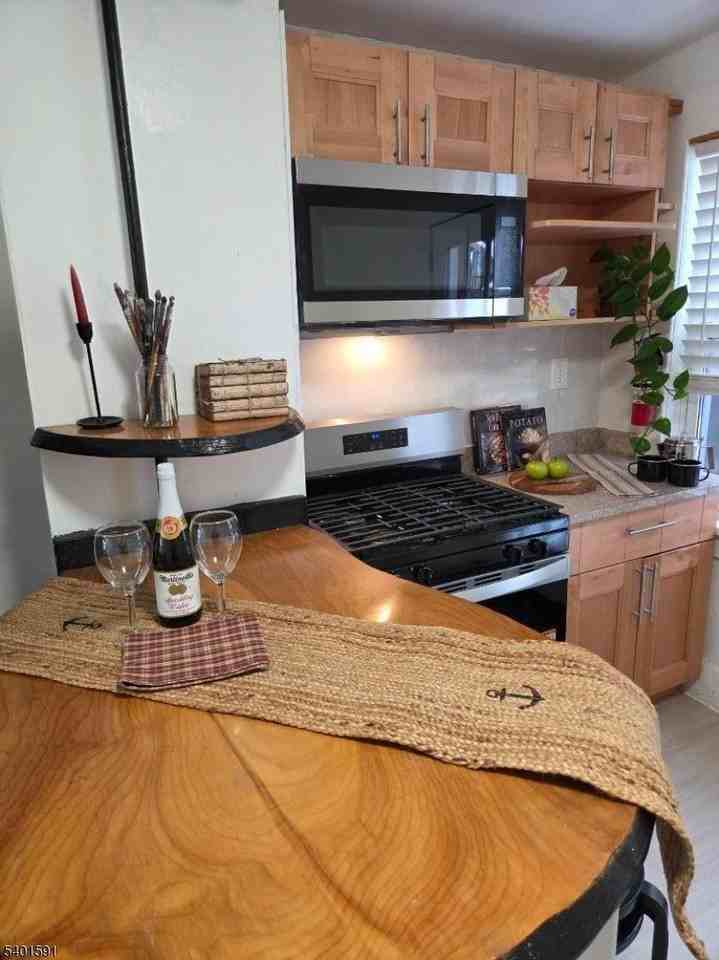 1017 Main St - Photo 3 of 20