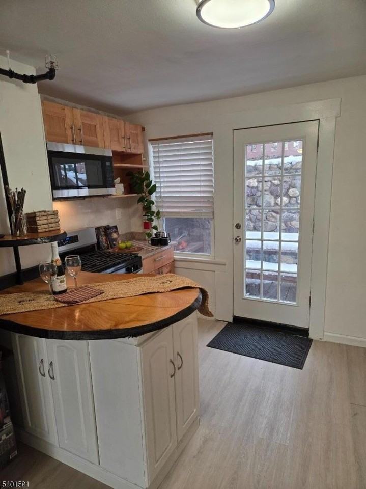 1017 Main St - Photo 7 of 20