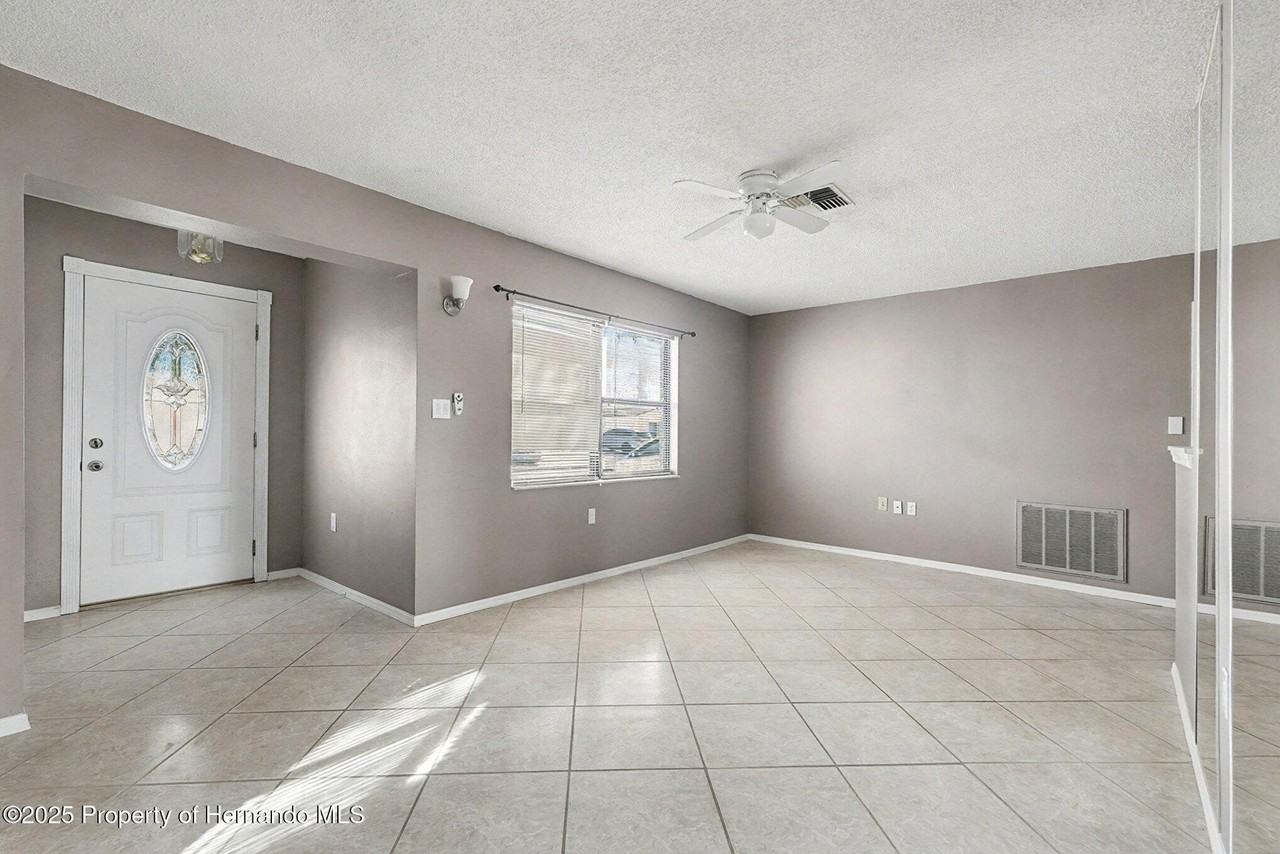 9931 Woodstock Ln - Photo 3 of 16