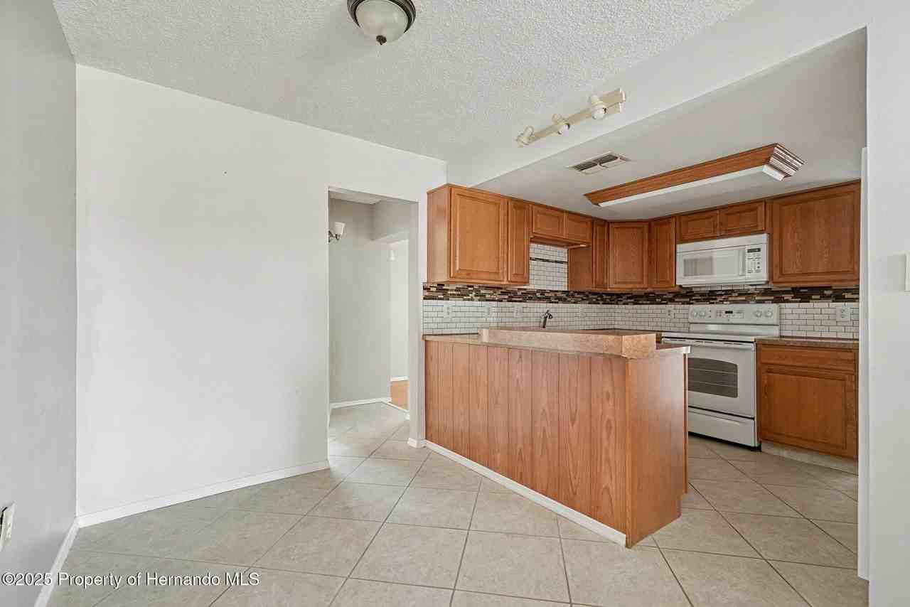 9931 Woodstock Ln - Photo 5 of 16