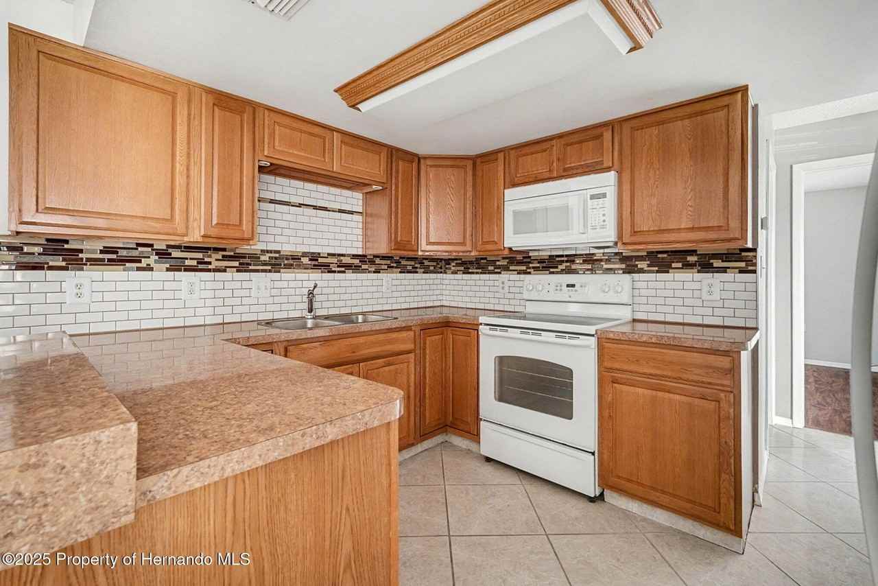 9931 Woodstock Ln - Photo 6 of 16