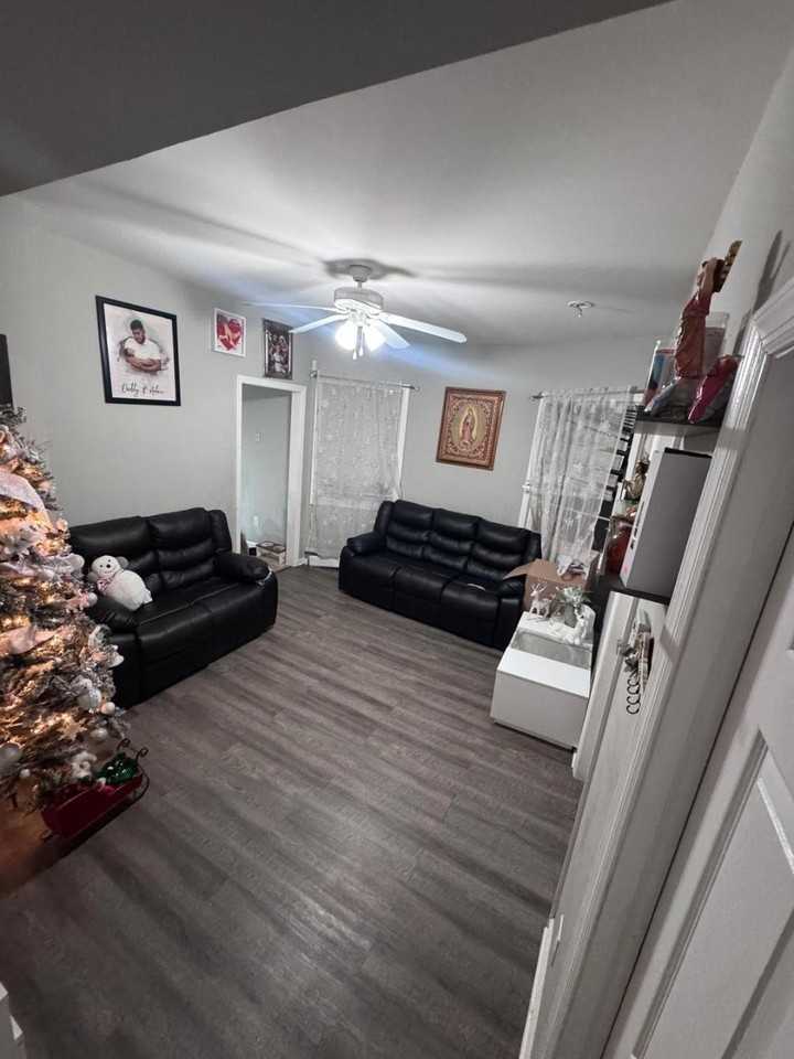 14 E 41st St ## 16 - Photo 3 of 9