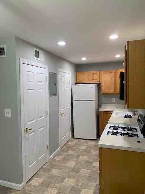 14 E 41st St ## 16 - Photo 5 of 9