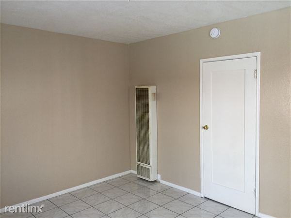 1555 Linden Ave #A - Photo 3 of 8