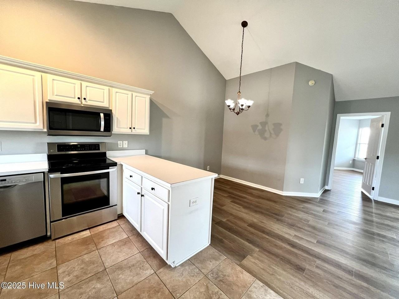 3817 Merestone Dr - Photo 2 of 14