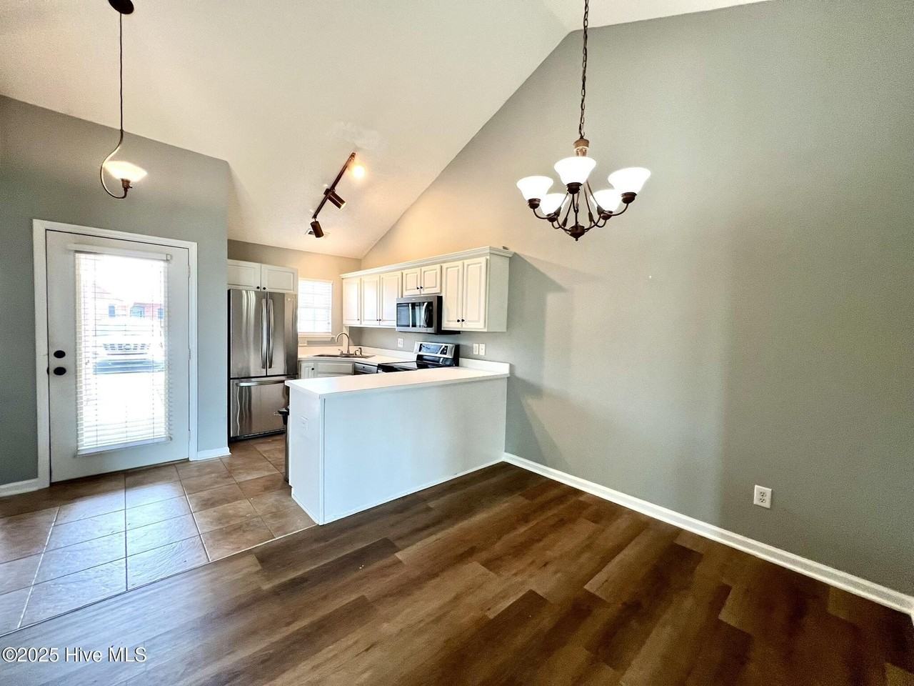 3817 Merestone Dr - Photo 4 of 14