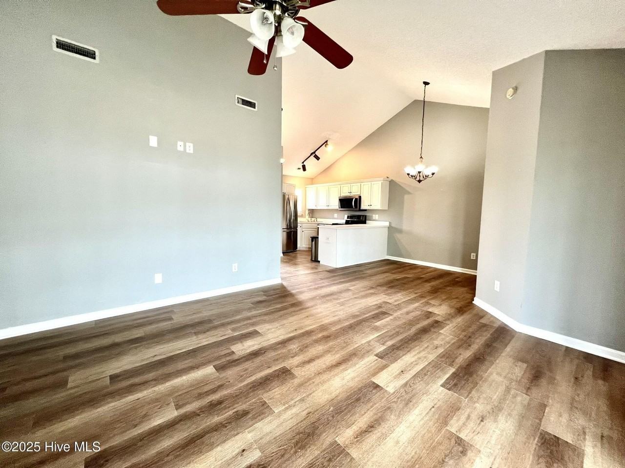 3817 Merestone Dr - Photo 5 of 14