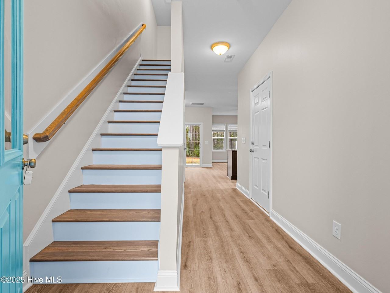 507 Stone Crab Ln - Photo 3 of 17