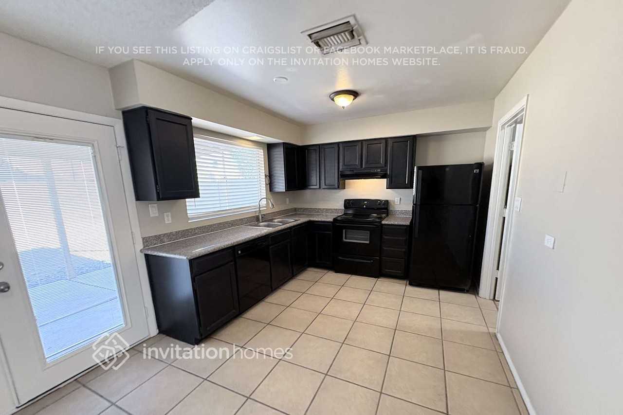 2340 W Portobello Ave - Photo 5 of 17