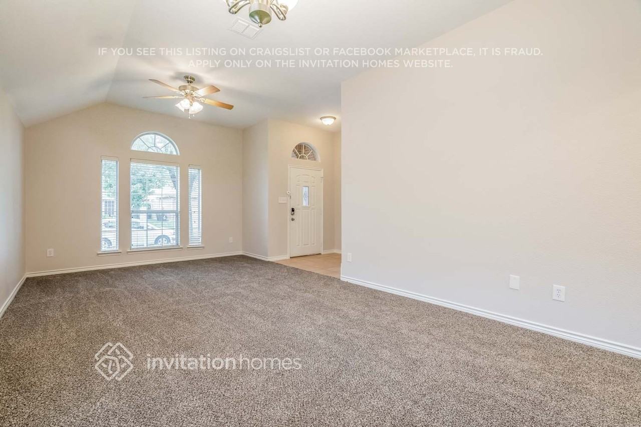 3849 Cedar Falls Dr - Photo 2 of 16