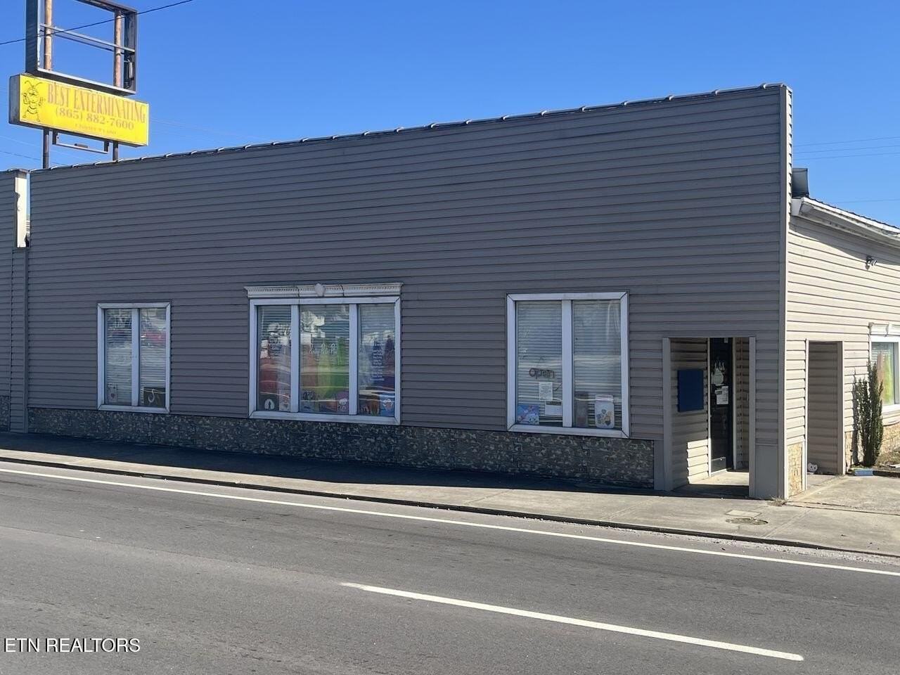 118 N Roane St - Photo 2 of 9