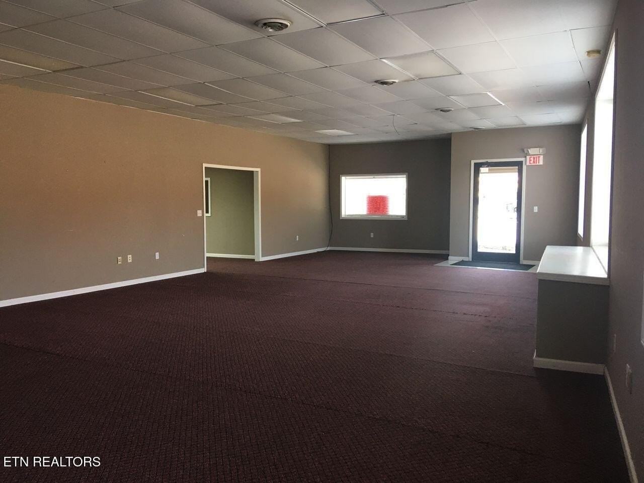 118 N Roane St - Photo 3 of 9