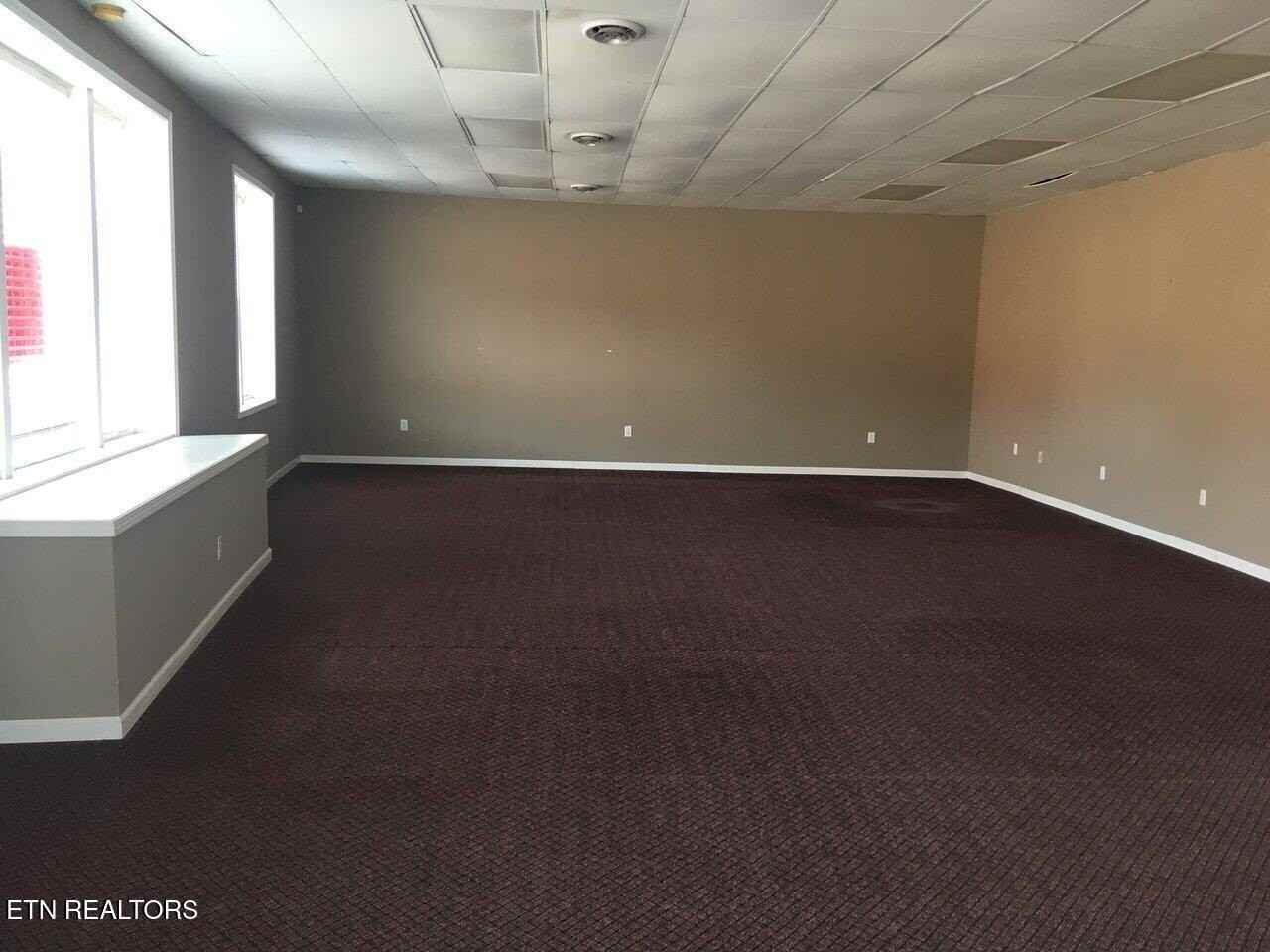 118 N Roane St - Photo 4 of 9