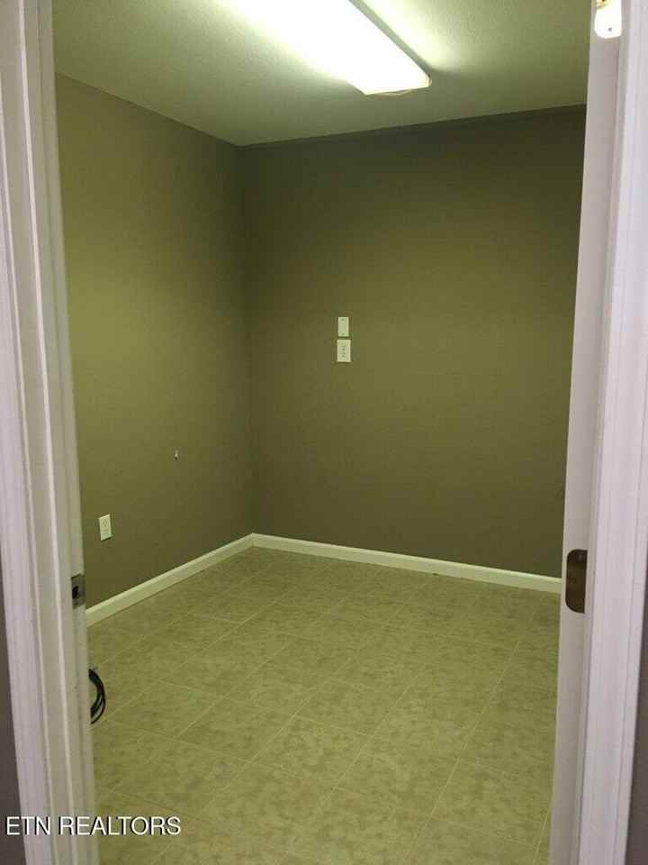 118 N Roane St - Photo 7 of 9