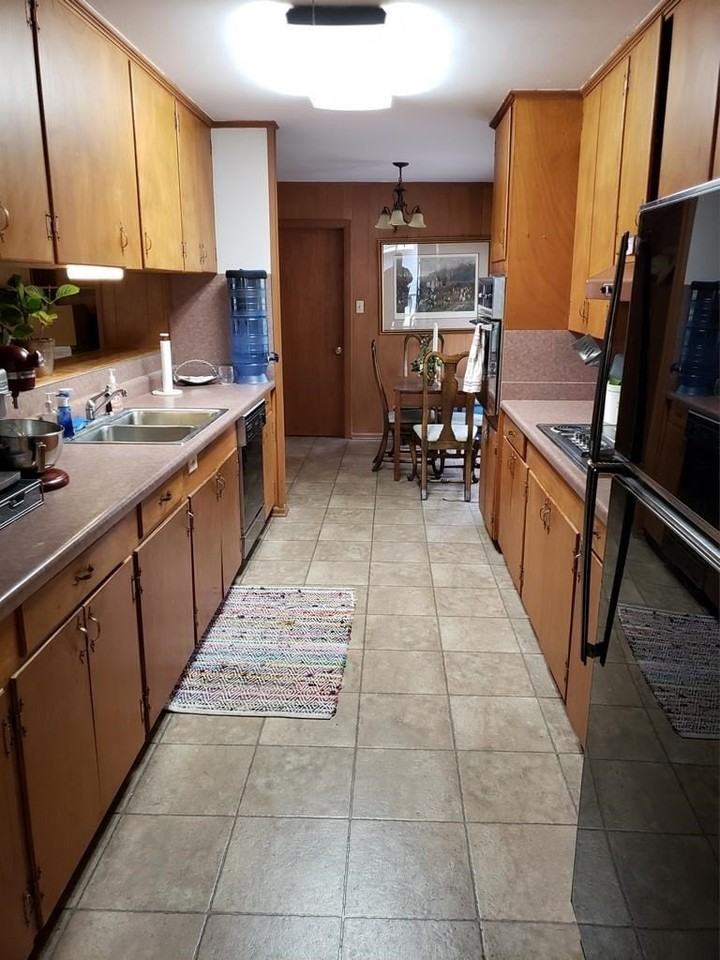 605 Cardinal Dr - Photo 4 of 12