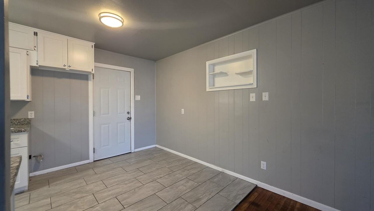 4415 45th St - Photo 6 of 16