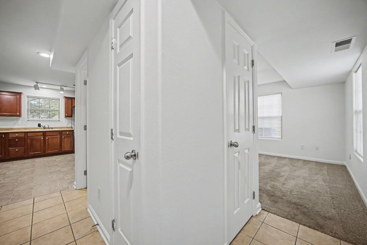 2540 Sun Seeker Ct - Photo 3 of 33