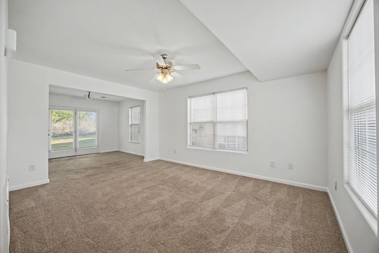 2540 Sun Seeker Ct - Photo 4 of 33