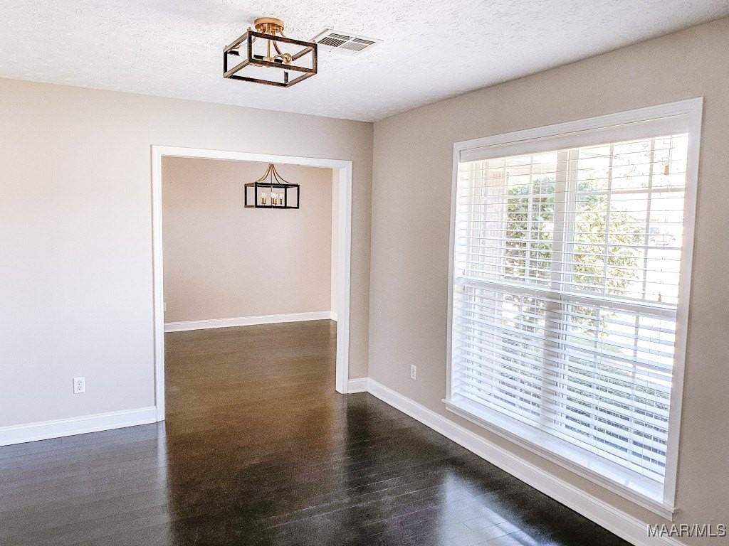 122 Livingston Cir - Photo 2 of 34