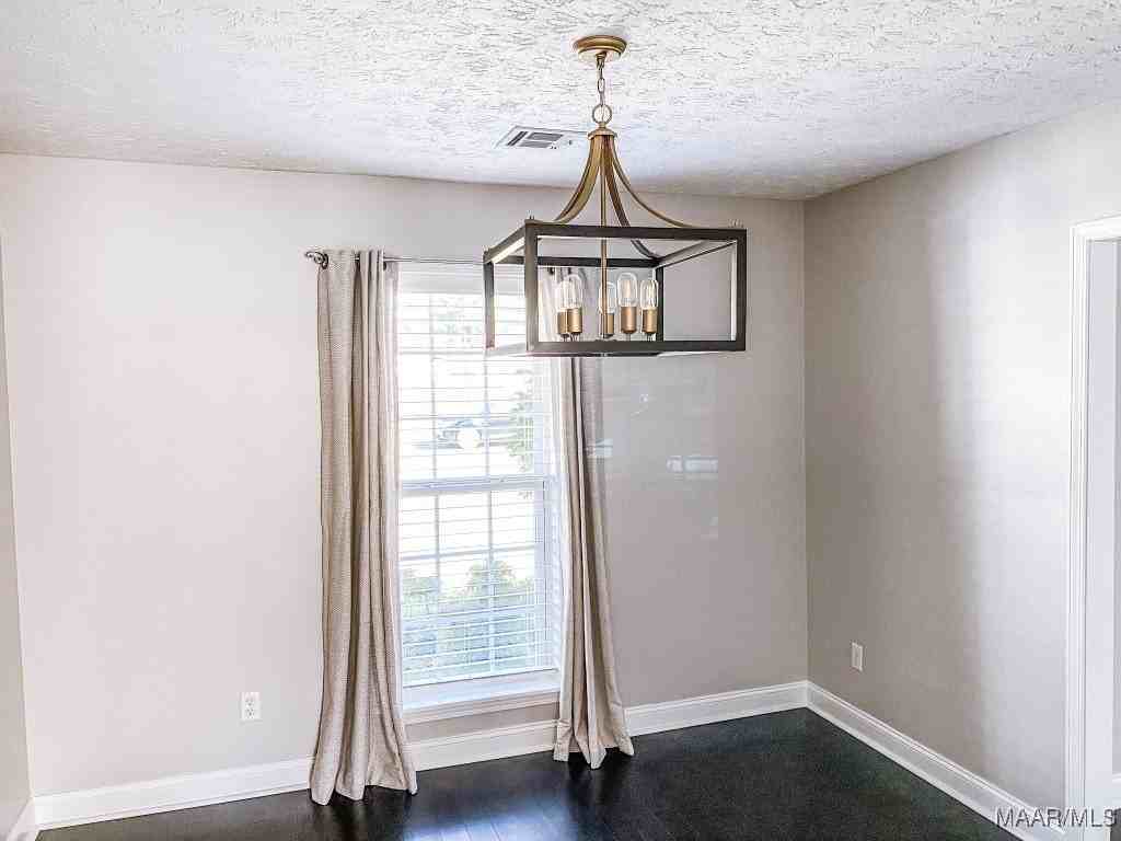 122 Livingston Cir - Photo 3 of 34