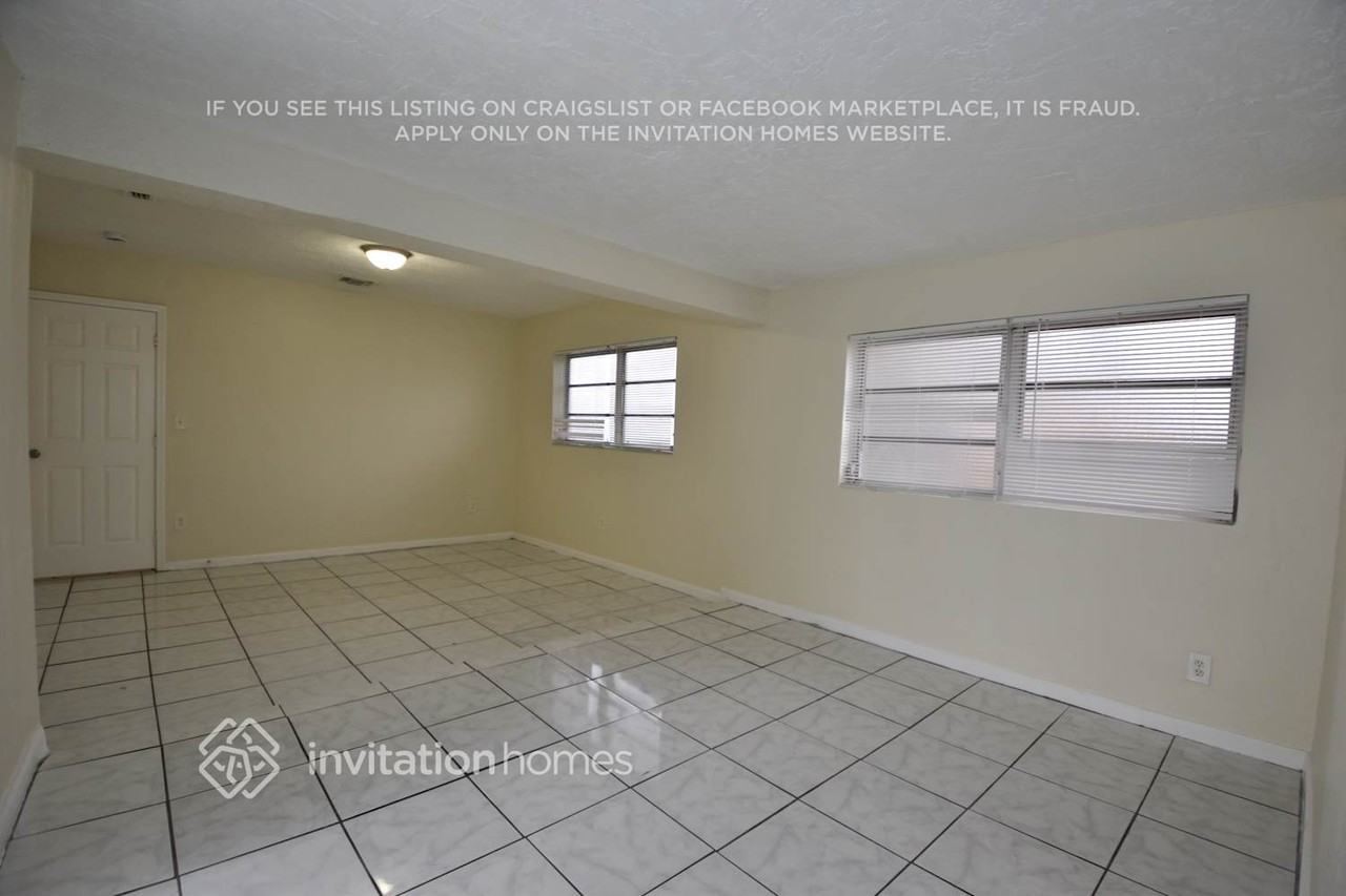 998 Nw 202nd St - Photo 3 of 15