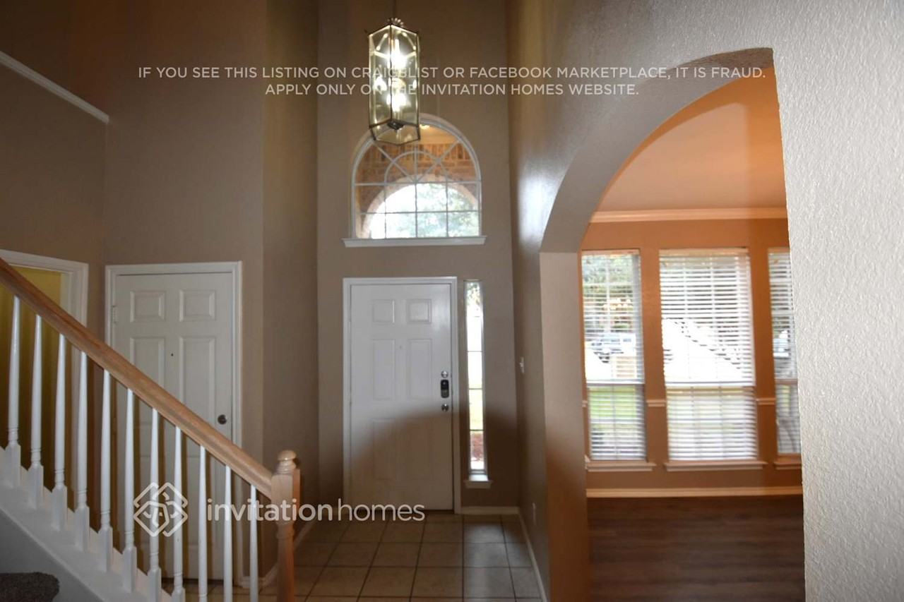 10313 Stoneside Trl - Photo 2 of 18