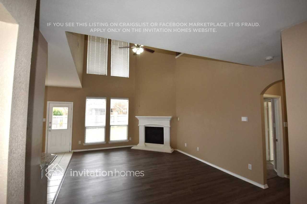 10313 Stoneside Trl - Photo 3 of 18