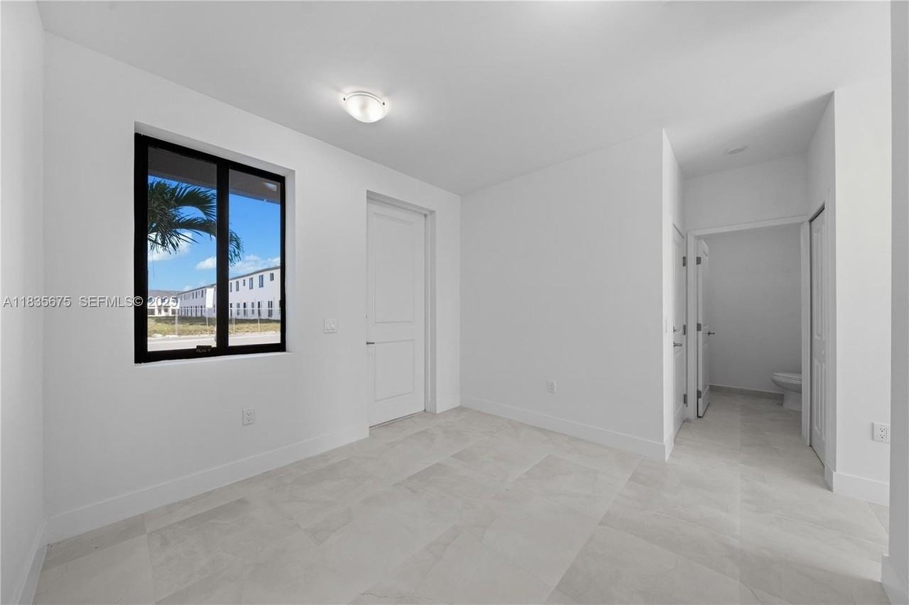 19082 Sw 345th Ter #19082 - Photo 2 of 25