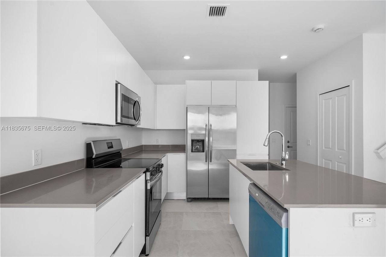 19082 Sw 345th Ter #19082 - Photo 6 of 25