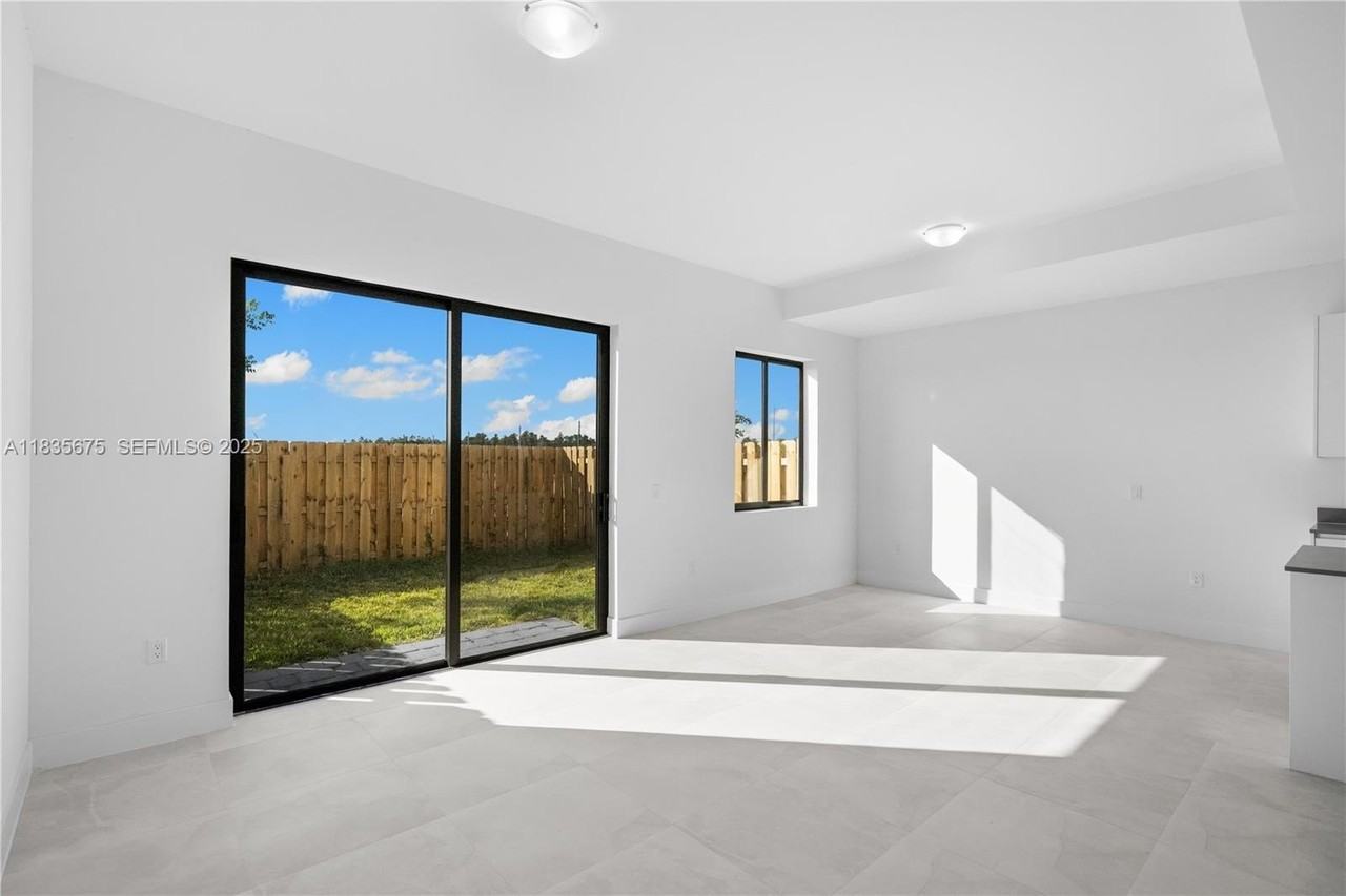 19082 Sw 345th Ter #19082 - Photo 7 of 25